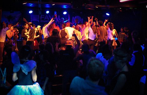 Na DJ Schaffa se tančilo všude.
<!-- by Texy2! --> (autor: Jana Harušťáková)