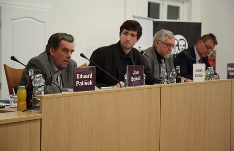 Marek Doležel poprvé moderuje debatu mezi řečníky
<!-- by Texy2! --> (autor: Nicol Staňková)