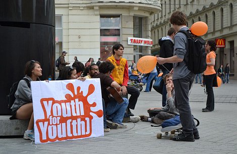 Happening konaný k festivalu 6. dubna na náměstí Svobody
<!-- by Texy2! --> (autor: http://www.youth4u.cz)
